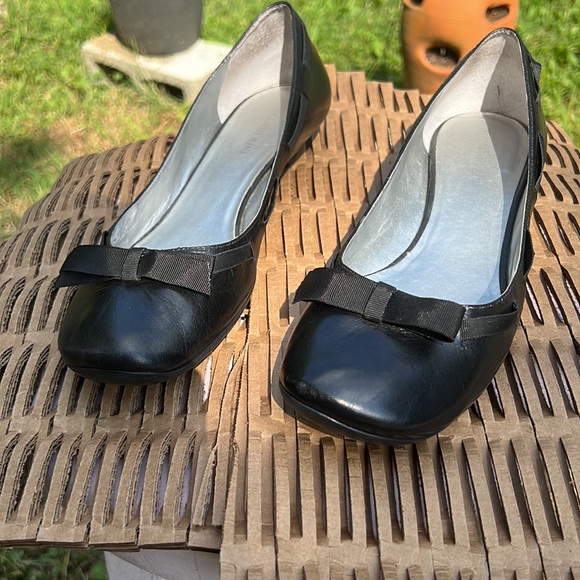 Gianni Bini, 50 Preppy, 10M, Black slip on, w/a woven satin ribbon detail & bow - Picture 2 of 11
